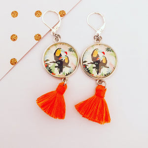 Boucles d'oreilles Collection "Les grandes vacances" Eté 2022. Perroquets Pompon orange.